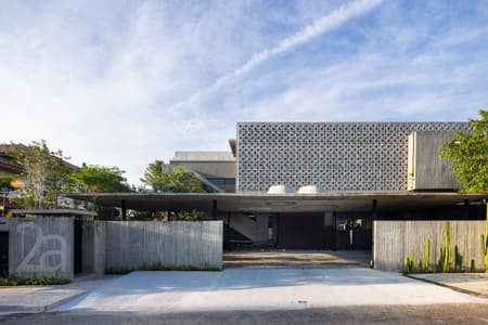 Tropical Shift House